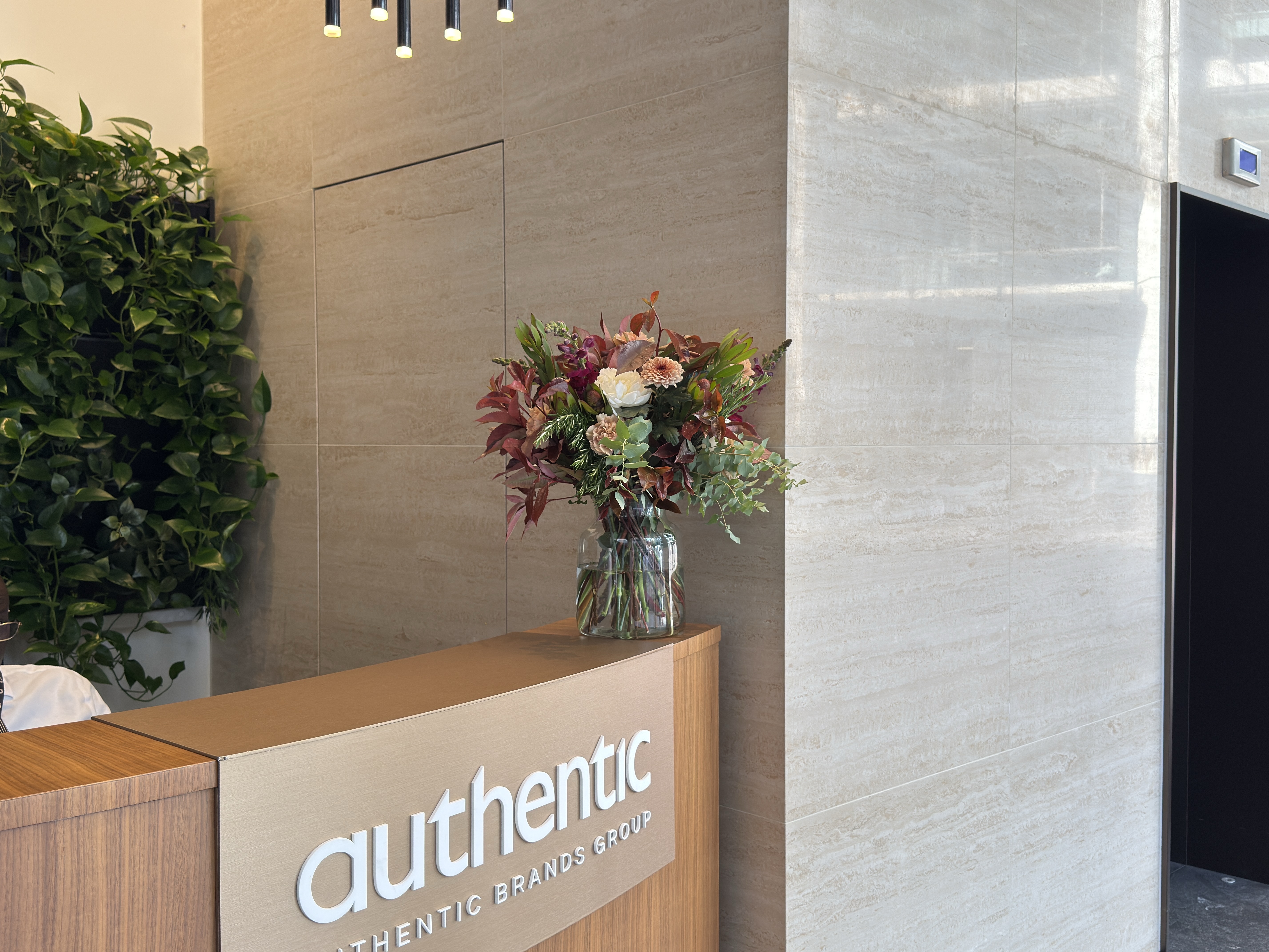 Weekly flower subscription arrangement by Fior di Vita London