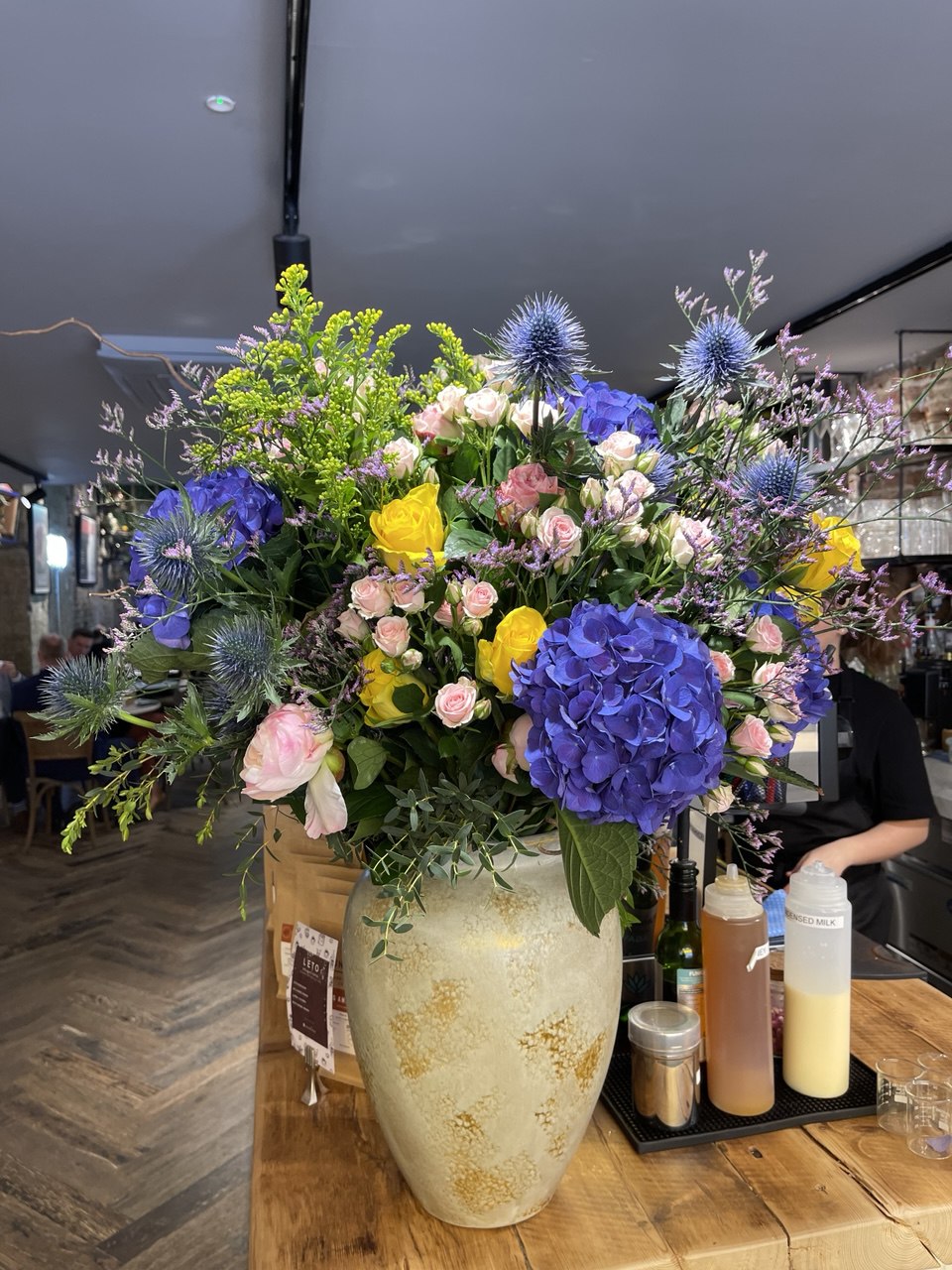 Regular flower delivery service by Fior di Vita