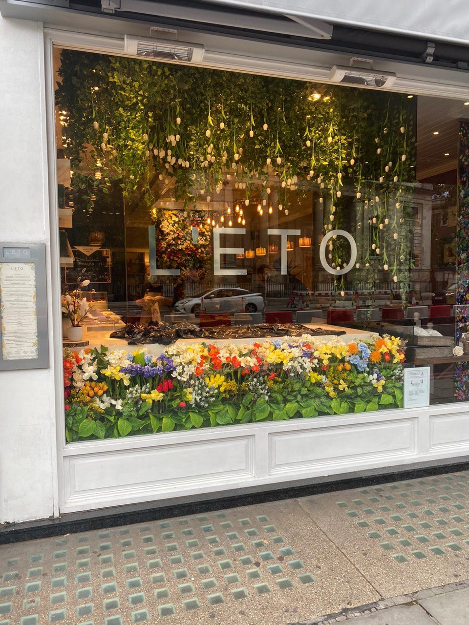 Statement floral installation for events by Fior di Vita